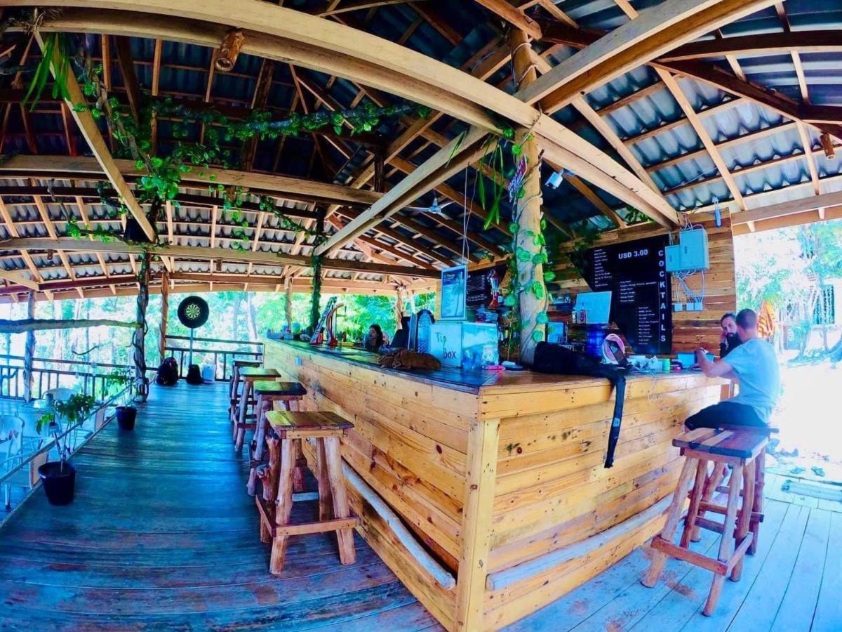 The Cliff Hostel, M'Pay Bay Rongszanlöm-sziget Kültér fotó