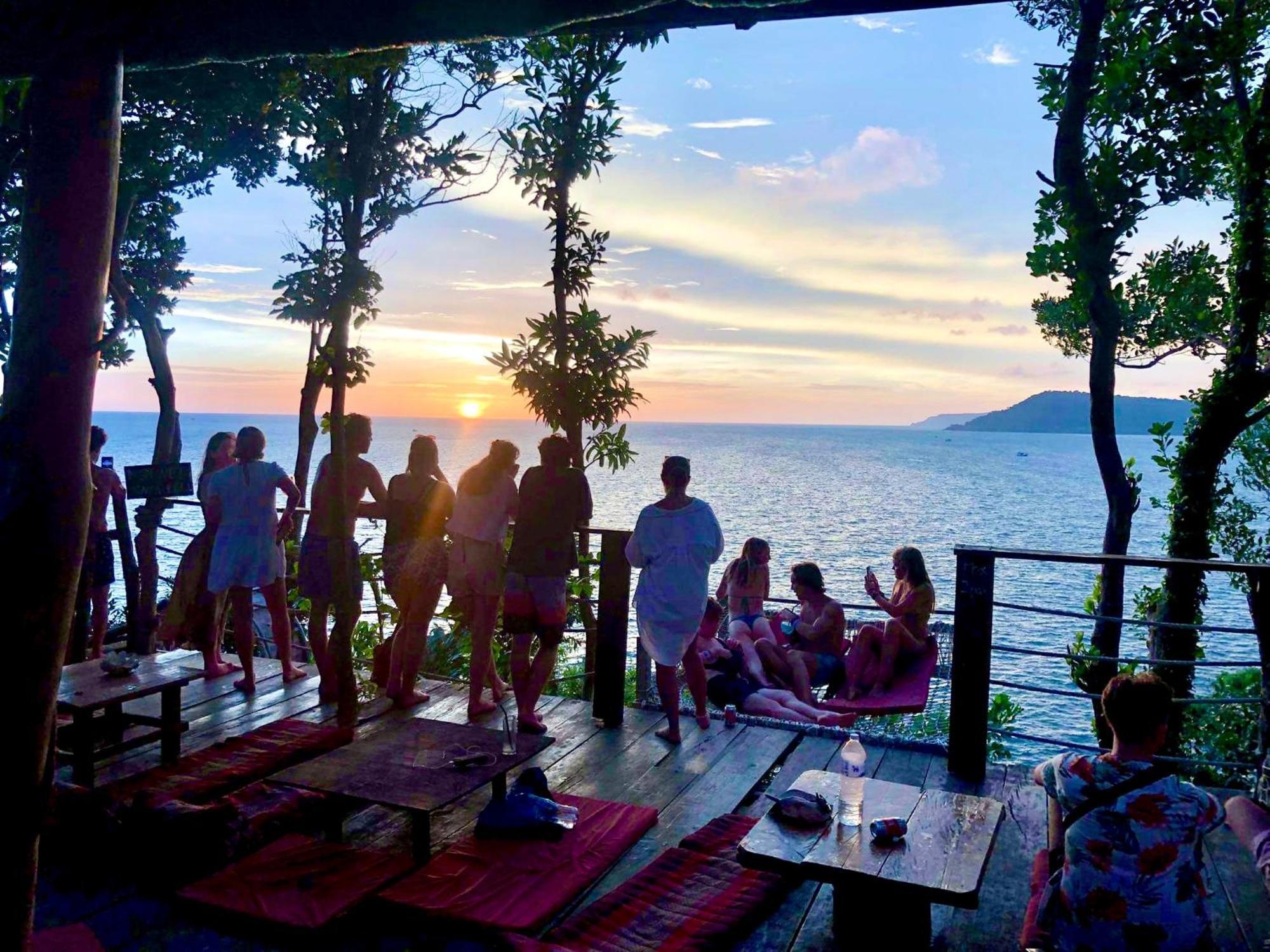 The Cliff Hostel, M'Pay Bay Rongszanlöm-sziget Kültér fotó